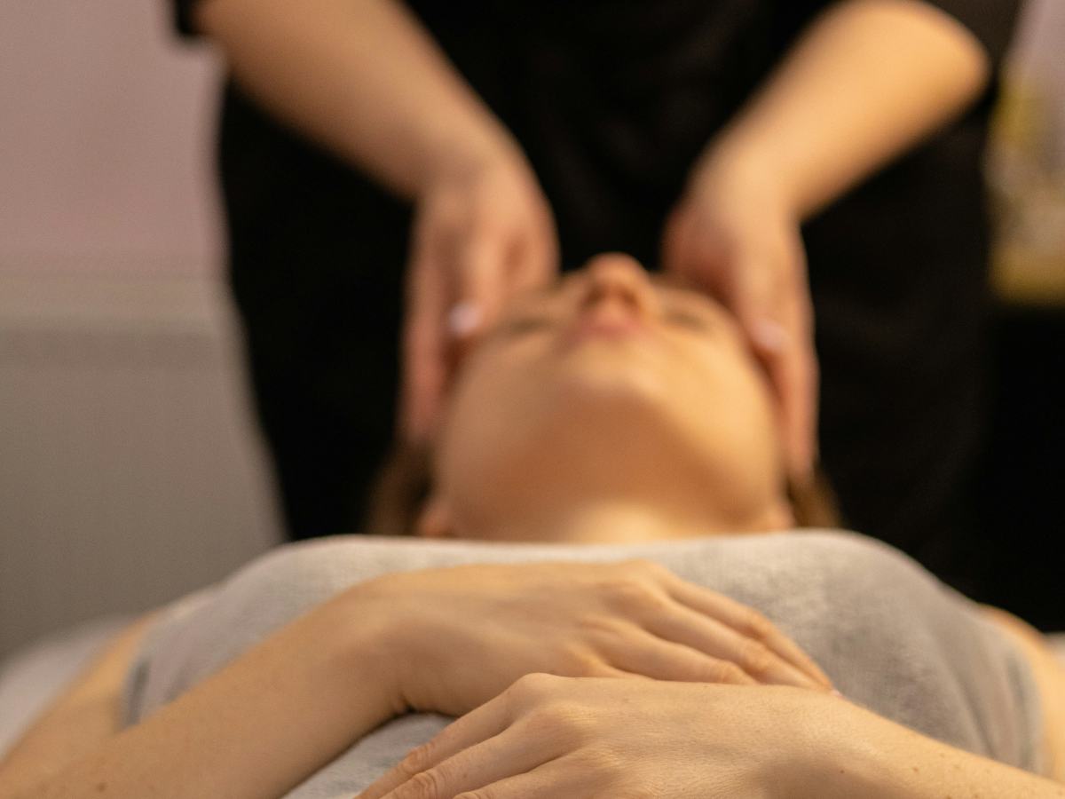 Hydrating glow facial